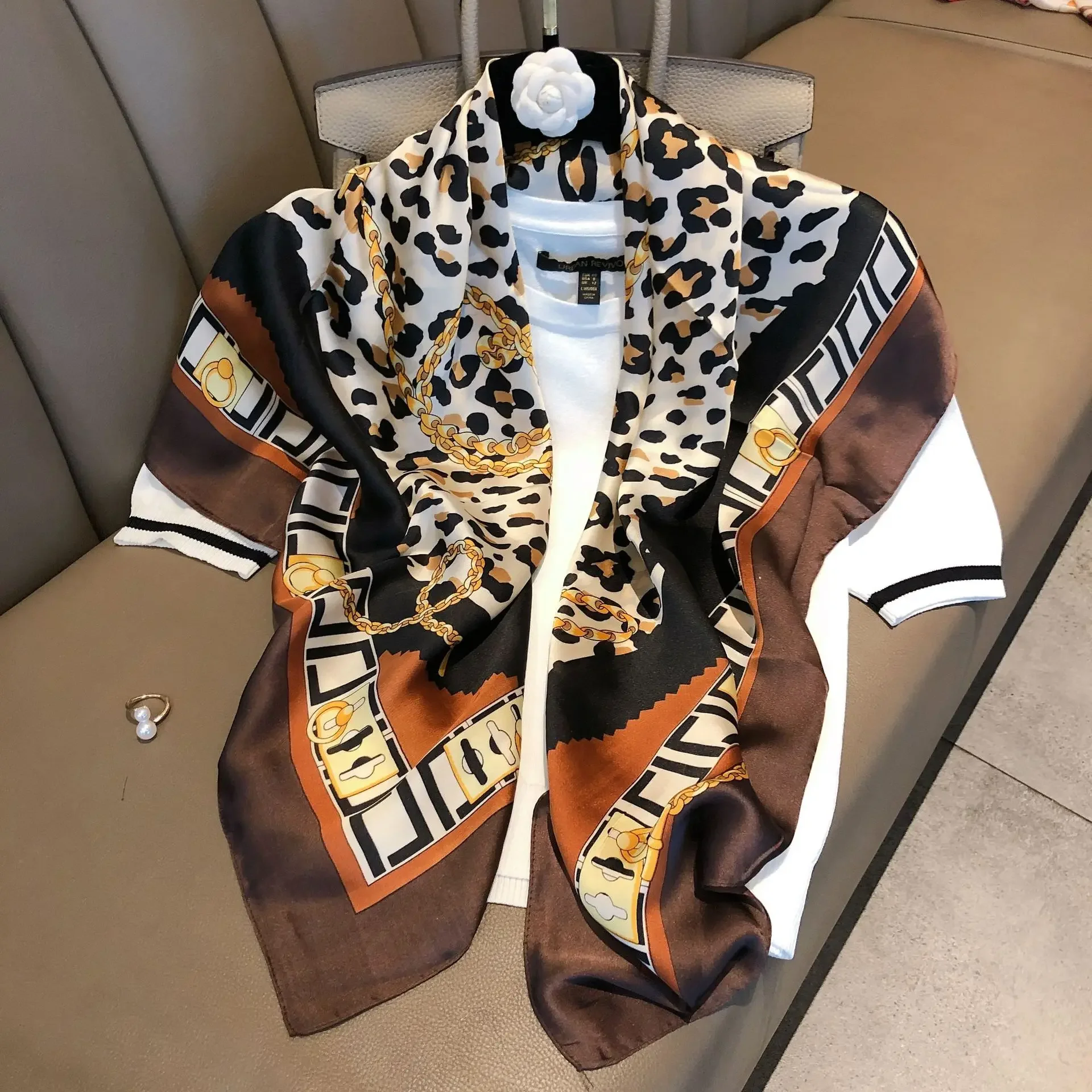 Light luxury 90 Silk scarf imi - Photography Of The Year avaliação e preço
